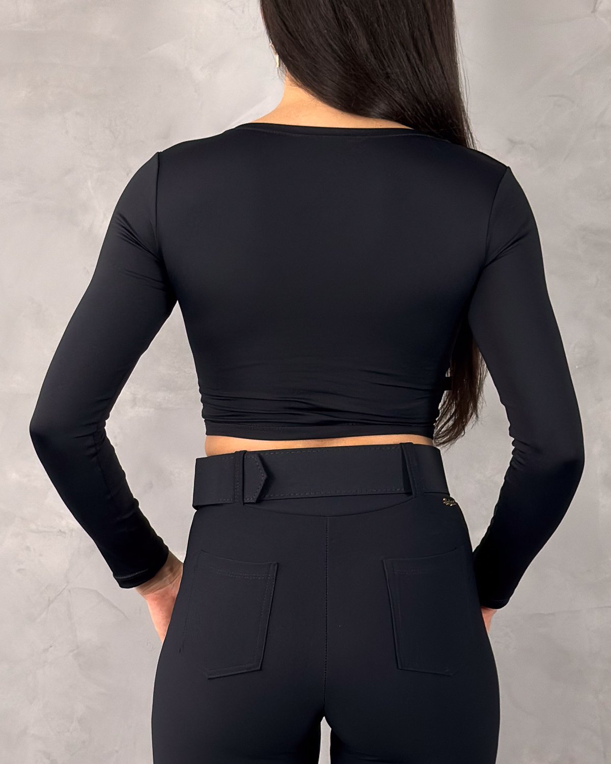 Cropped Manga Longa com Zíper Frontal em Poliamida - Imagem 4