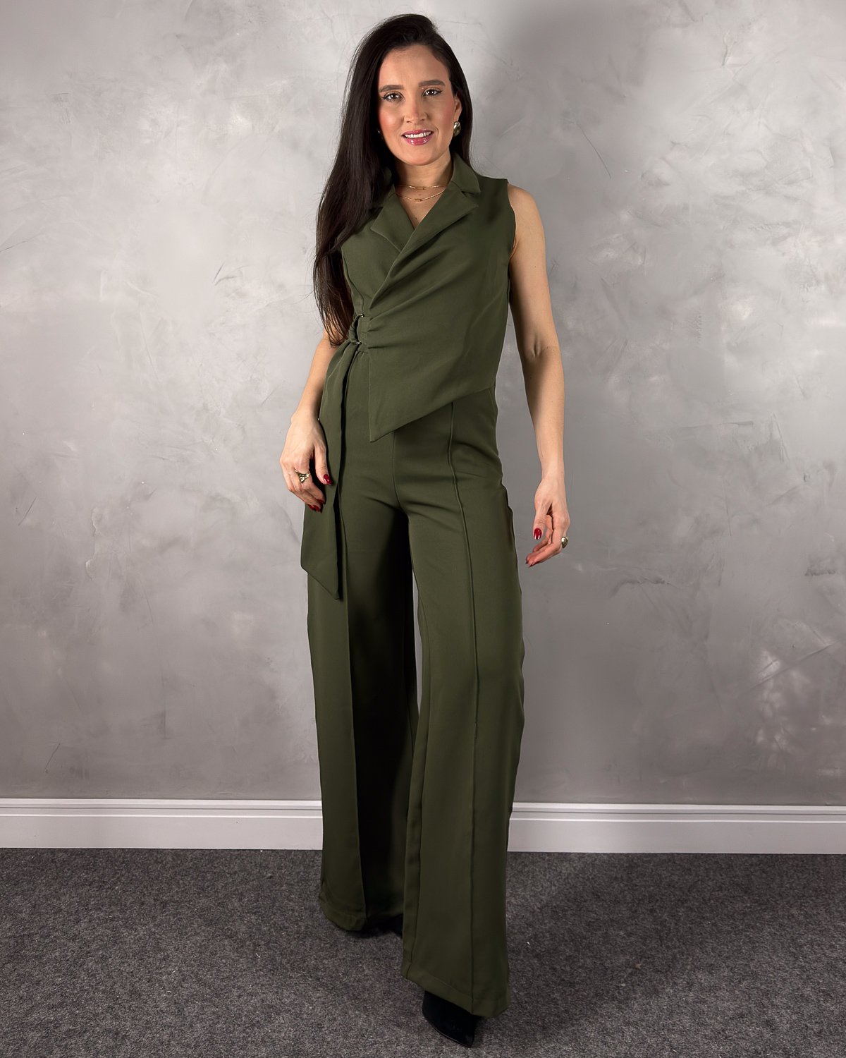 Macacão Alfaiataria Pantalona com Fivela Transpassada - Imagem 10