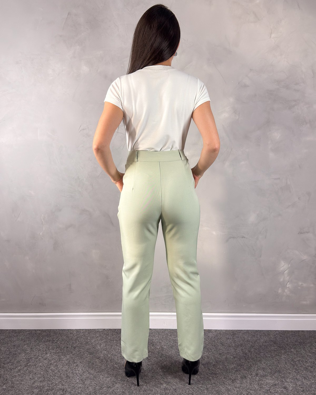 Calca Alfaiataria Reta com Botoes Prateados - Imagem 2