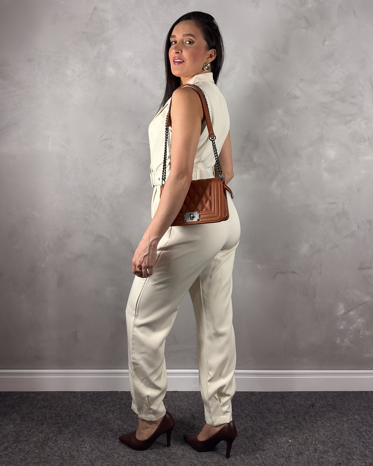 Macacão Alfaiataria Sem Manga Transpassado Com Cinto Forrado - Imagem 2