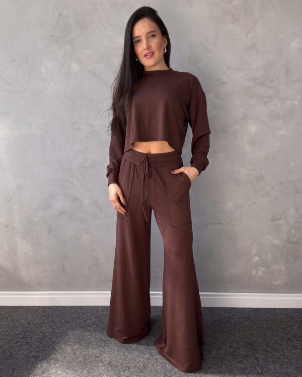 Conjunto Cropped Manga Longa com Calça Pantalona em Moletinho
