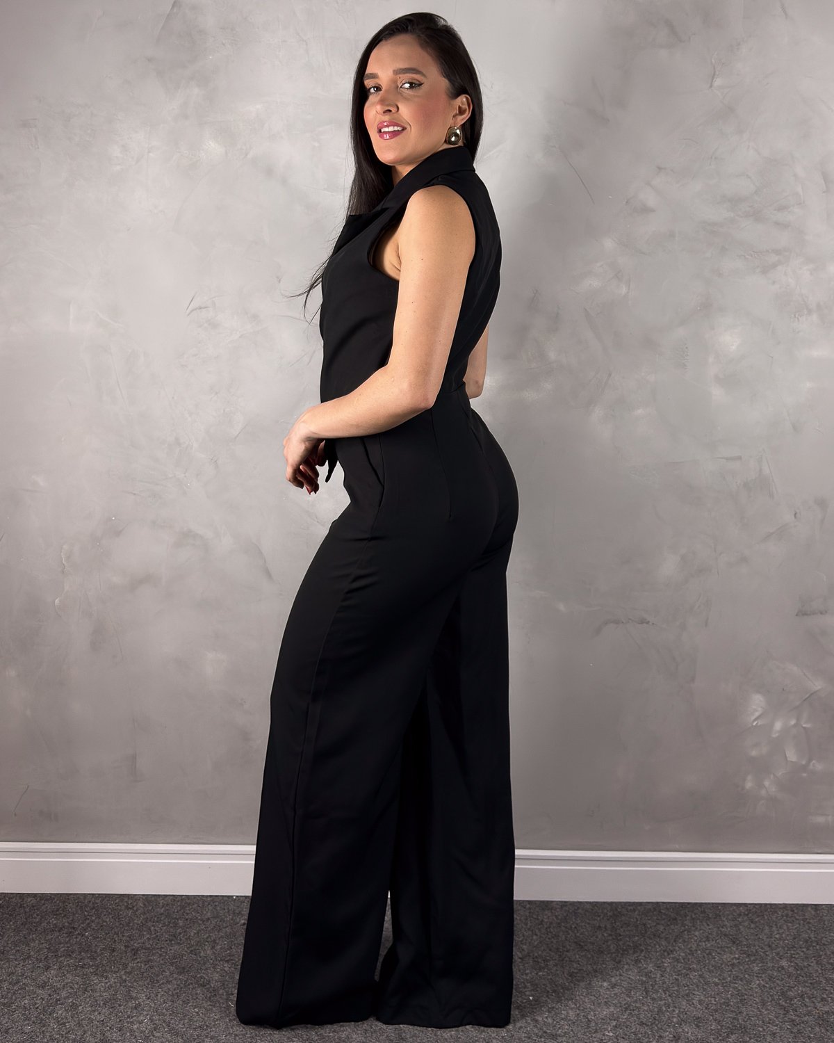 Macacão Alfaiataria Pantalona com Fivela Transpassada - Imagem 6