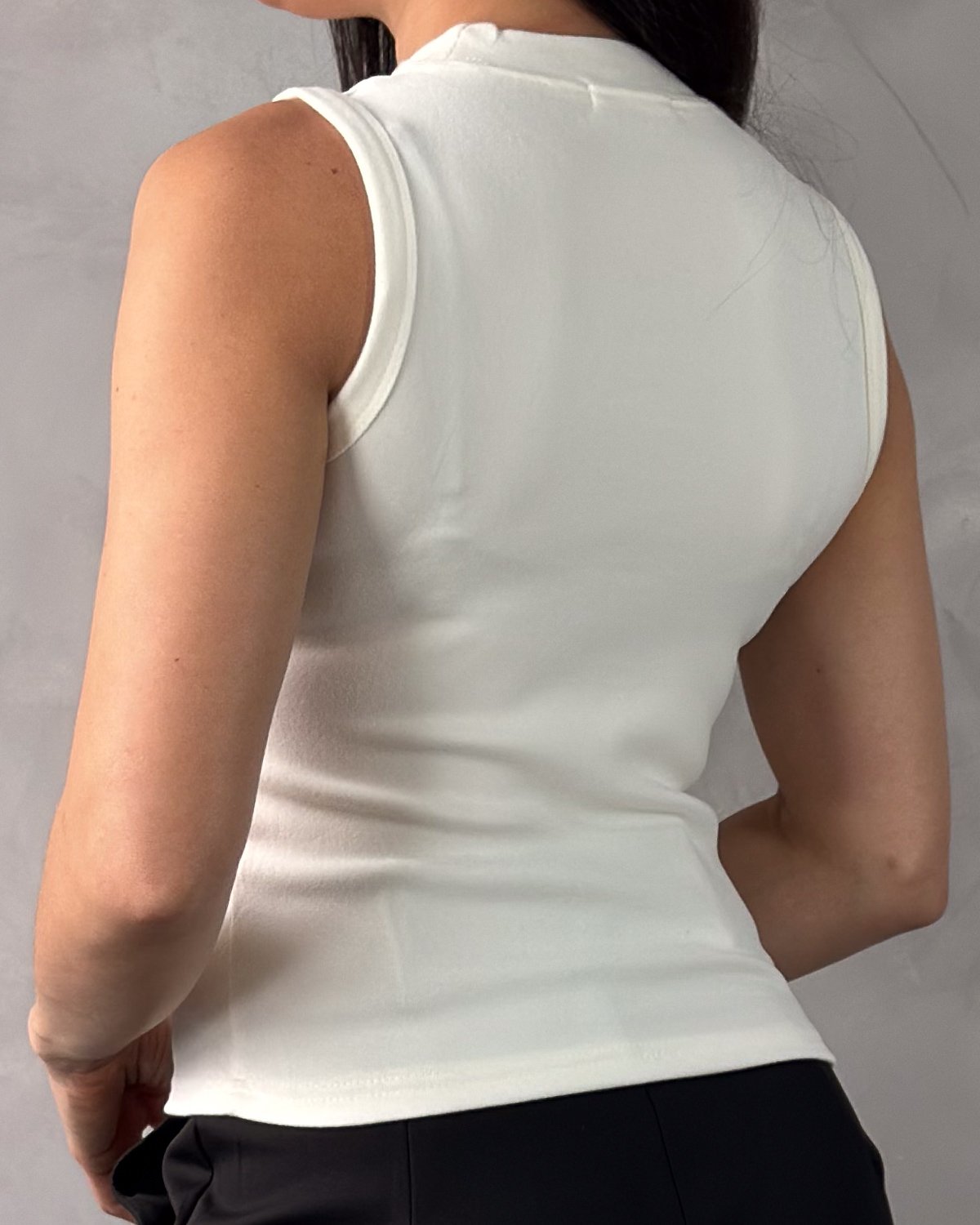 Regata Gola Redonda Suede - Imagem 6