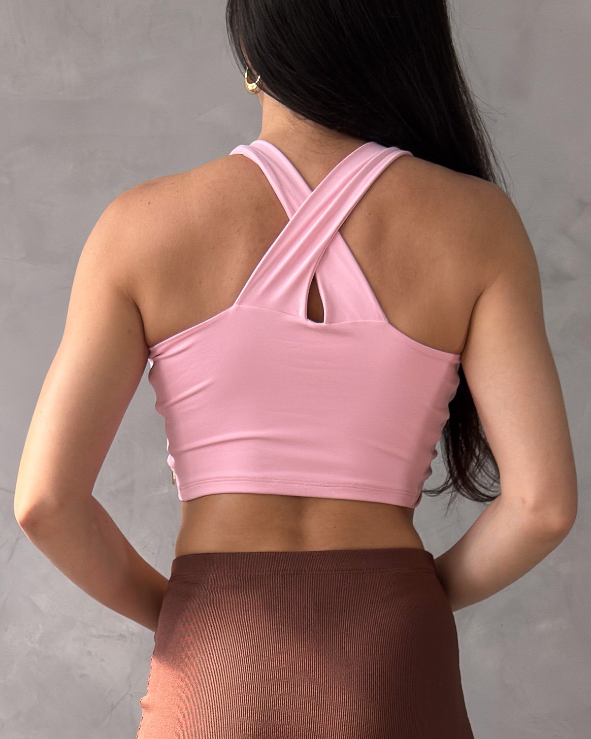 Cropped Alça Cruzada em Poliamida com Recortes - Imagem 6