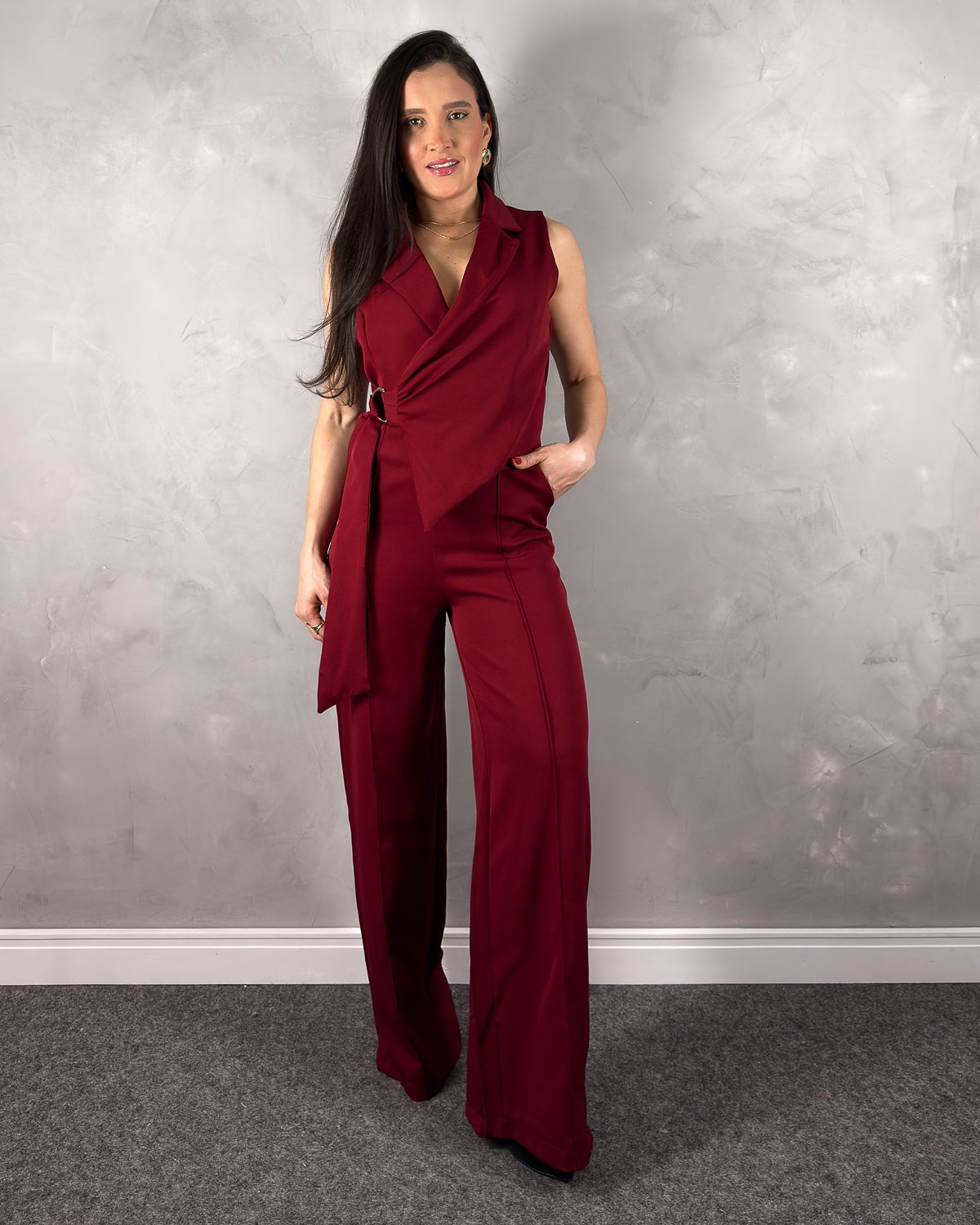 Macacão Alfaiataria Pantalona com Fivela Transpassada