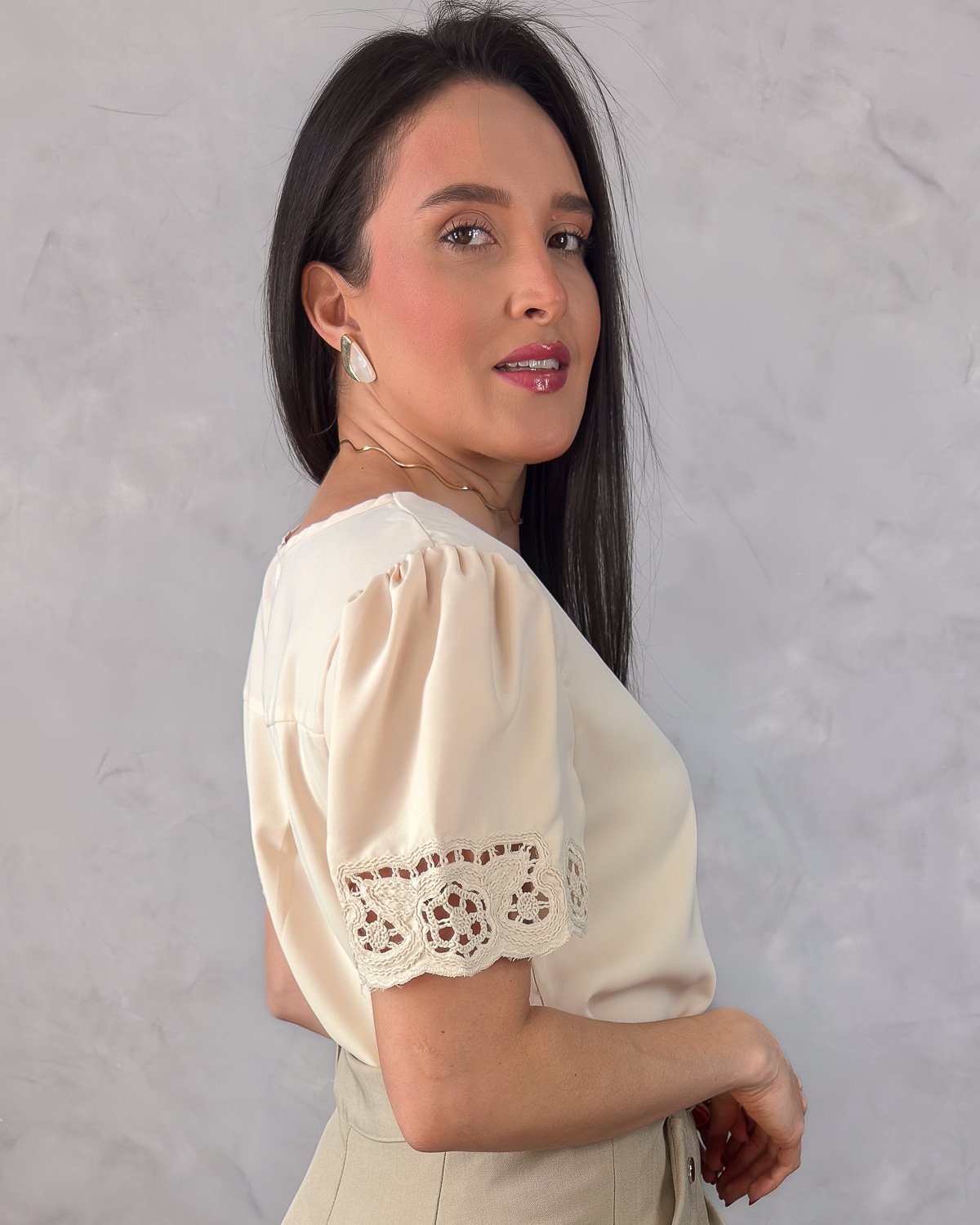 Blusa Manga Curta com Guipir Crepe - Imagem 3