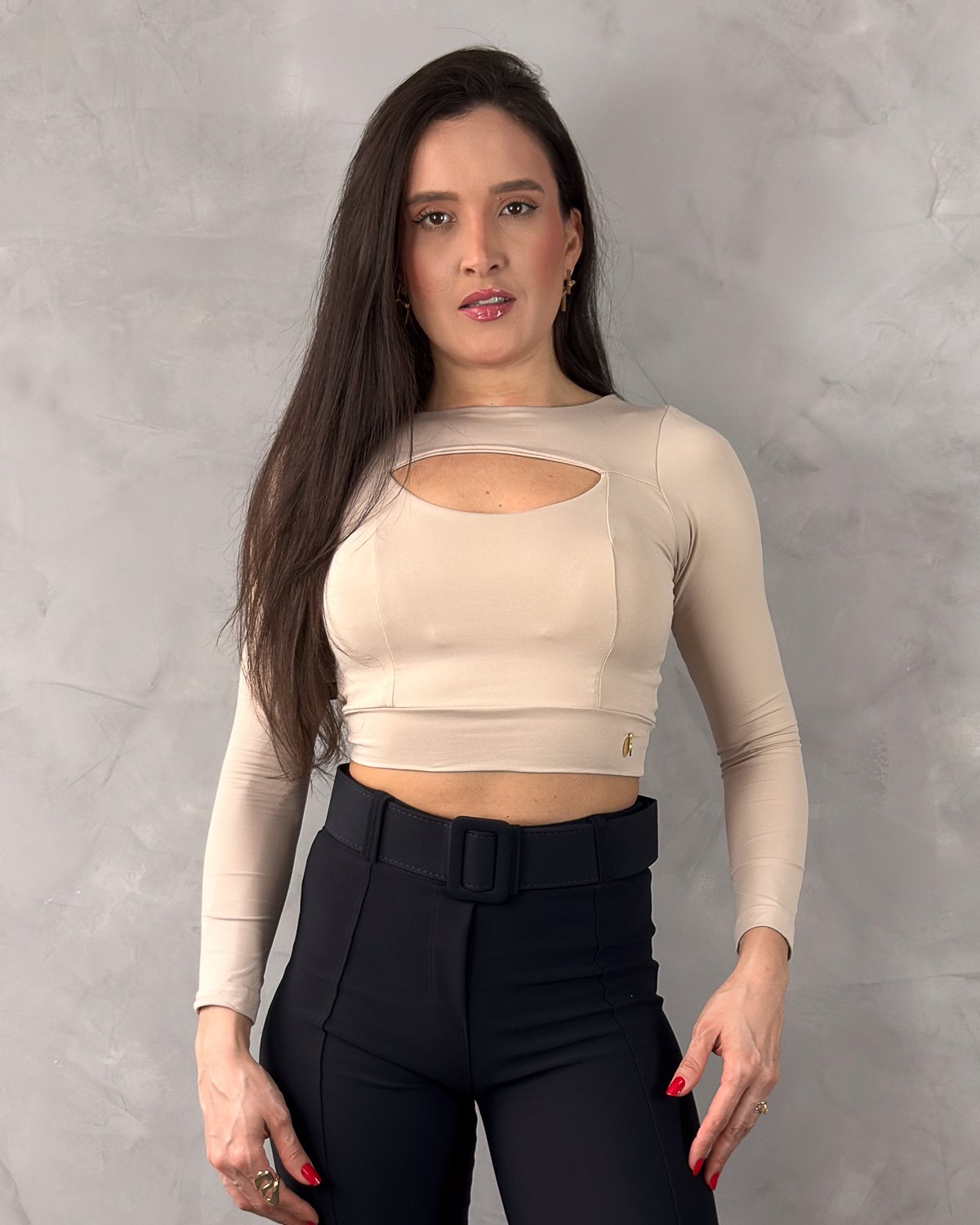 Cropped Manga Longa com Recorte Frontal - Imagem 5