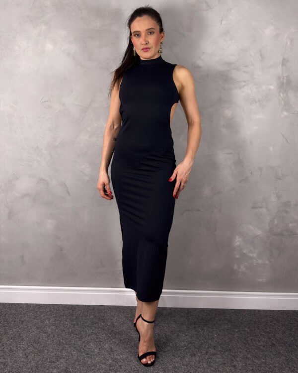 Vestido Longo com Gola Alta e Costas Vazadas