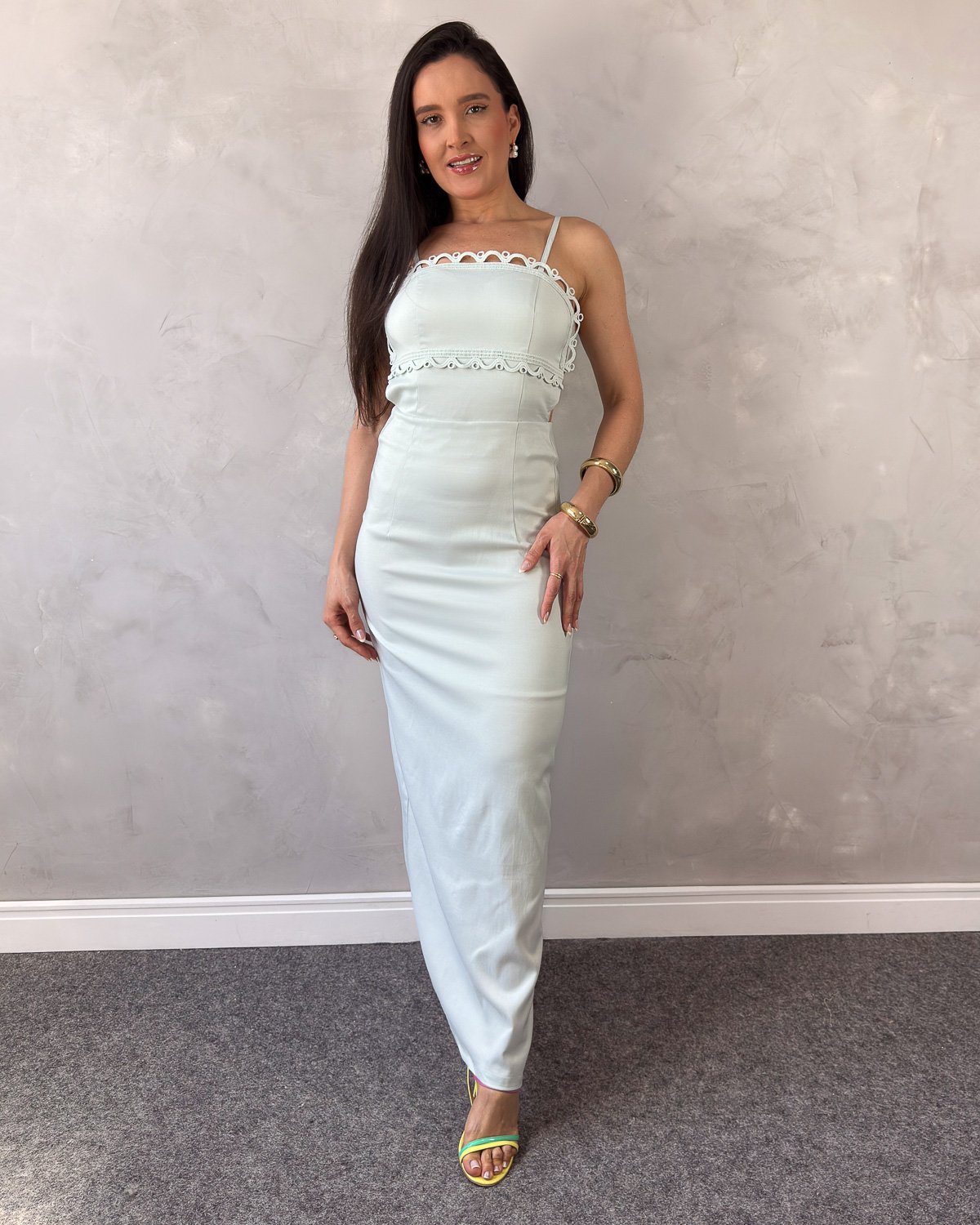 Vestido Longo com Alcinhas Ajustáveis e Fenda