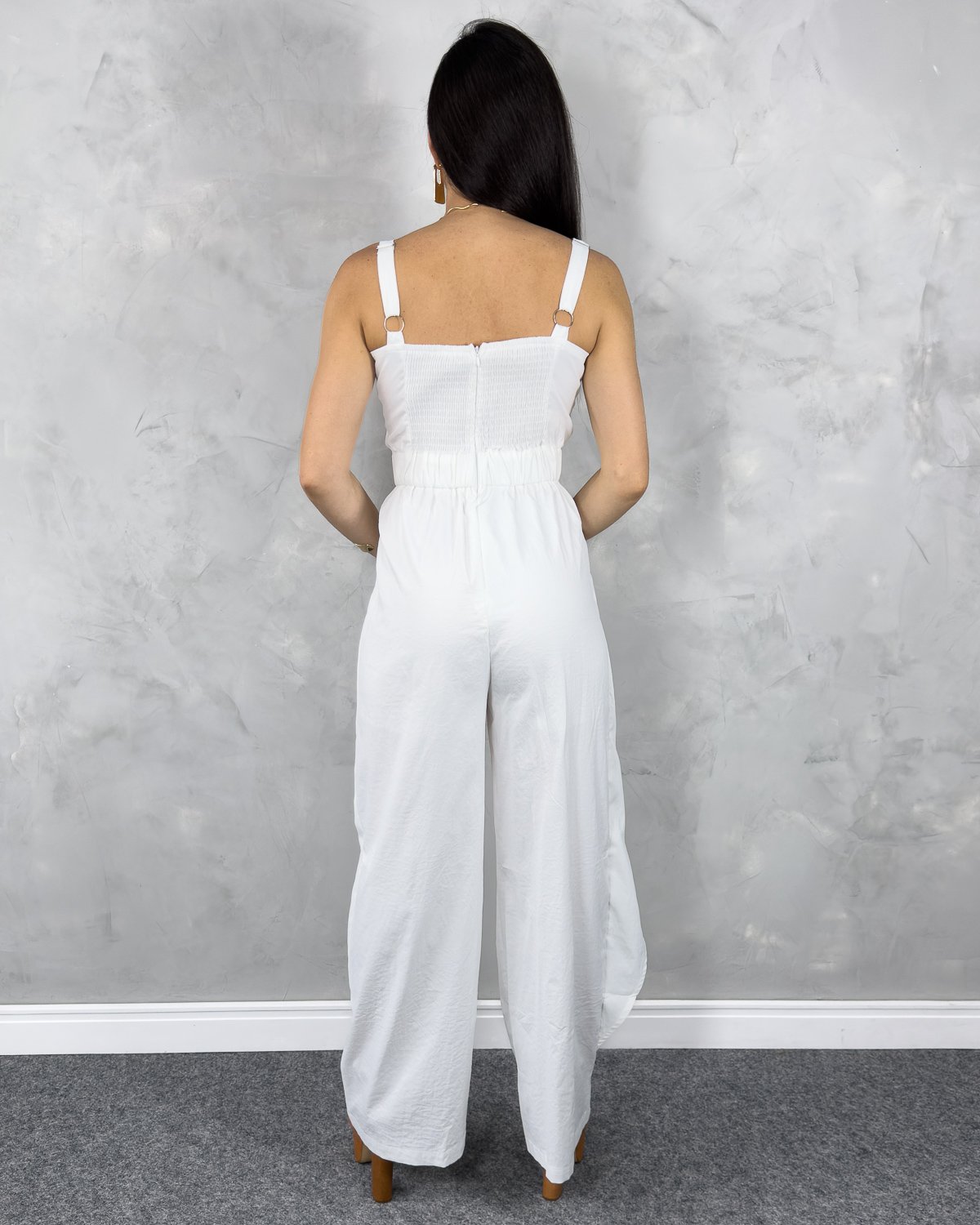 Macacão Alcinha Regulável com Detalhe Assimétrico e Botões Dourados - Imagem 4